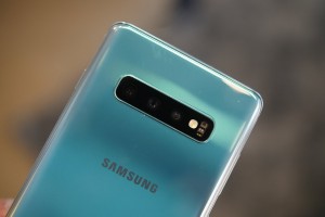Особенности использования обратной беспроводной зарядки на Samsung Galaxy S10