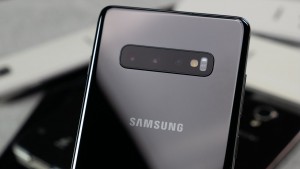 Флагманский смартфон Samsung Galaxy S10 появился в продаже