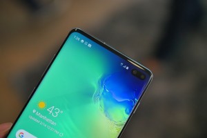 Дисплей Samsung Galaxy S10 излучает рекордно малое количество синего света