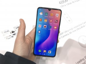 Флагманский смартфон Xiaomi Mi 9 уже продают в Европе