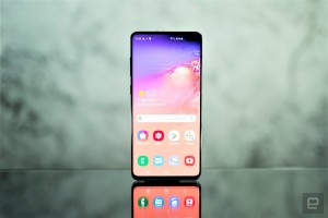 Смартфон Samsung Galaxy S10+ получил первое обновление