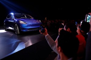 Новый компактный кроссовер Tesla Model Y