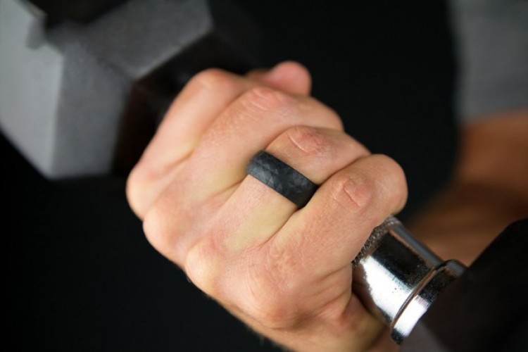 Обручальные кольца из силикона и почему это будущее свадебных колец