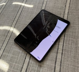 iFixit убрали статью про Galaxy Fold