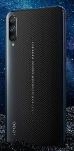 Космический смартфон с футуристическим дизайном 