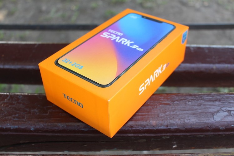Tecno spark pro 256. Tecno Spark оранжевая коробка. Tecno Spark 7 коробка со всех сторон. Techno Spark 3 камеры.