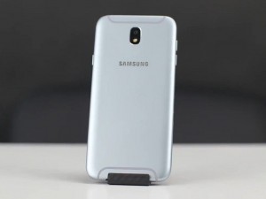 Смартфон Samsung Galaxy J7 (2017) обновился до Android 9 Pie 