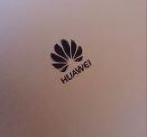 Huawei удалила рекламу с экрана блокировки смартфонов