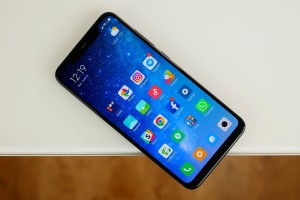 Смартфон Xiaomi Pocophone F1 подешевел до 237 долларов
