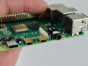 Однопластный компьютер Raspberry Pi 4