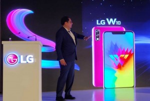 LG W10 стоит 130 долларов