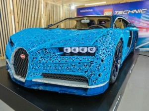 Гиперкар Bugatti Chiron из LEGO 
