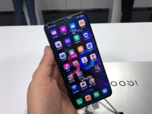 Смартфон Vivo Iqoo Pro 5G будет стоить 655 долларов