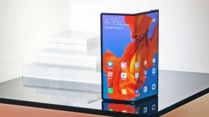 Гибкий смартфон Huawei Mate X оценен в 2400 долларов