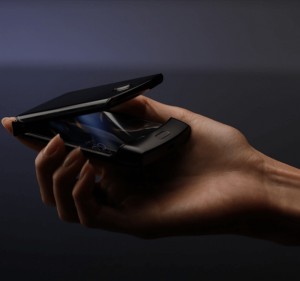 Свежее изображение Motorola RAZR нового поколения 