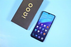 Мощный смартфон  iQOO Neo 