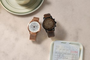 Fossil выпустила гибридные умные часы с большим временем работы