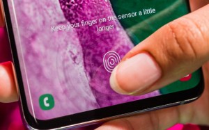 Последнее обновление Samsung Galaxy A50 сломало сканер отпечатков пальцев