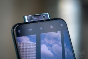 Смартфон Vivo V30 получит камеру с 60-кратным зумом