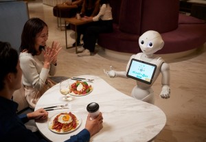 В Токио роботы работают в кафе