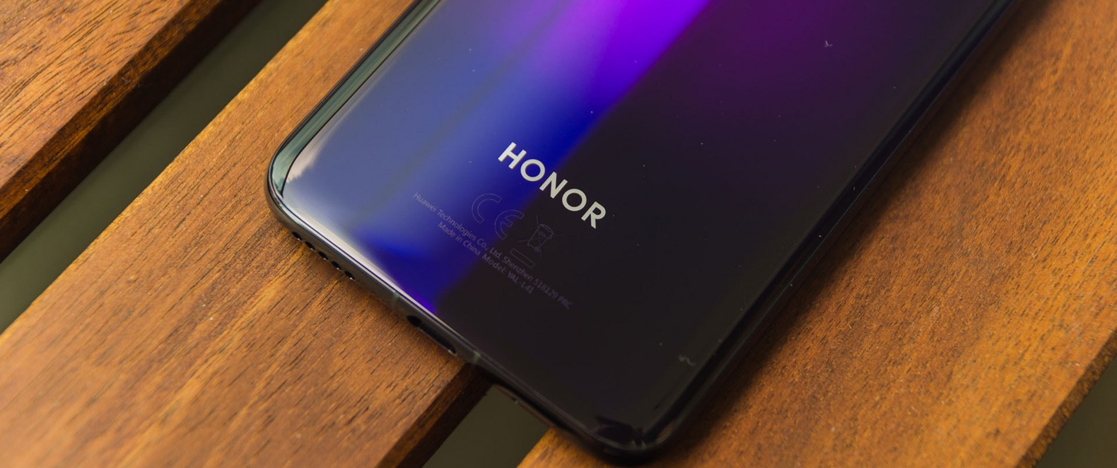 Обзор плюсов и минусов Honor 20 Pro. Лучший камерофон за свои деньги -  MegaObzor