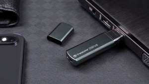 Transcend анонсировала высокопроизводительный USB накопитель