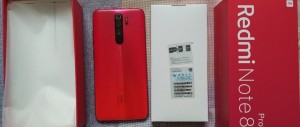 Смартфон Redmi Note 8 Pro в красной расцветке на живых фото 