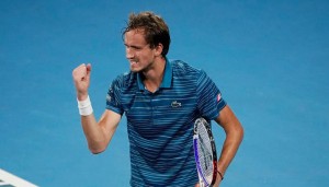 Теннисист Даниил Медведев продолжает борьбу на Australian Open