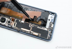 Разобранный Xiaomi Mi 10 показали на фото