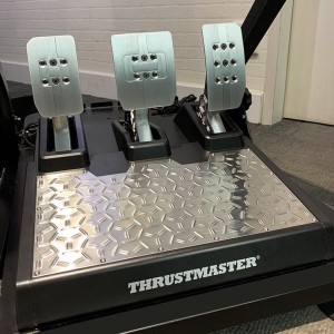 Thrustmaster анонсирует периферию для автосимуляторов
