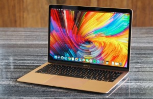 Apple анонсировала MacBook Air с улучшенной клавиатурой