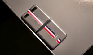 В российскую продажу поступил смартфон Samsung Galaxy Z Flip Thom Browne Edition
