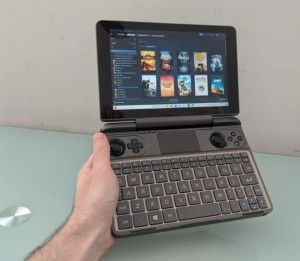 Опубликован первый обзор карманного игрового ноутбука GPD Win Max