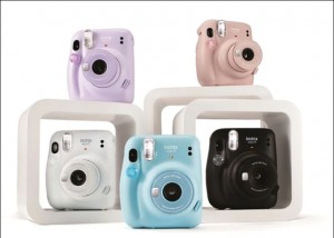 Камера Fujifilm Instax Mini 11 оценен в $80