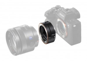 Sony выпустила адаптер LA-EA5 для объективов с байонетом A