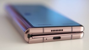 Складной смартфон Samsung W21 получит золотой цвет