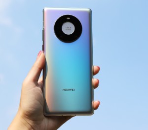 Huawei будет использовать жидкие линзы в своих флагманских телефонах в 2021 году
