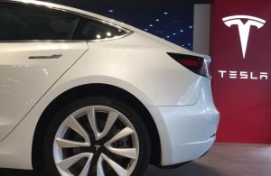 Tesla начнет поставки внедорожников Model Y с завода Китая