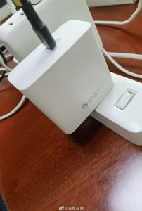В сети появилось изображение первого зарядного устройства Quick Charge 5
