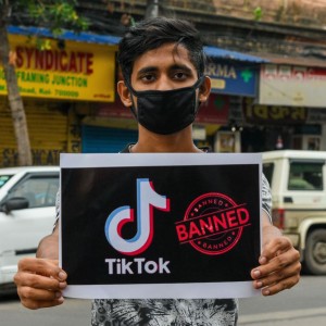Индия запретила 60 китайских приложений включая WeChat и TikTok