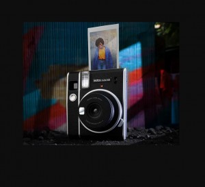 Камера Fujifilm Instax Mini 40 выпущена