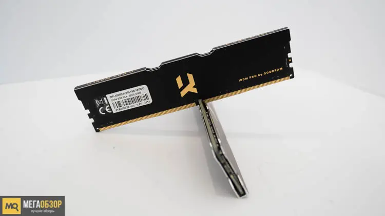 IRDM PRO DDR4 PITCH BLACK