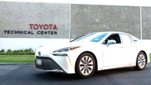 Toyota Mirai устанавливает мировой рекорд вождения на водороде