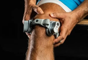 Прибор Knee Plus помогает при болях в коленях