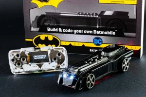 Научитесь кодировать с помощью комплекта STEM Batmobile