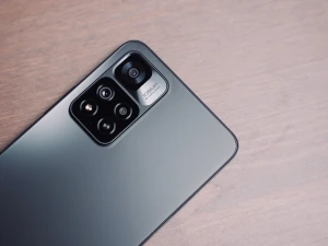 Redmi Note 11 Pro+ показали на живых фото