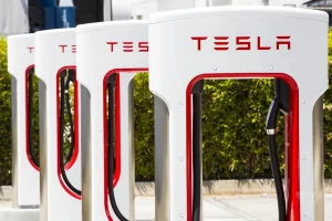 Tesla разрешает электромобилям других производителей использовать свою сеть Supercharger