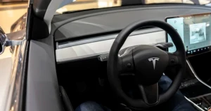 Tesla убирает USB-порты из автомобилей