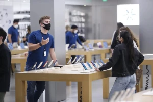 Apple закрывает несколько магазинов из-за вспышки COVID-19