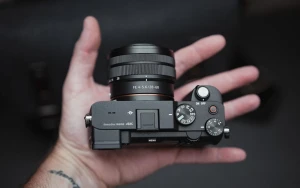 Sony приостановила прием заказов на камеру a7C